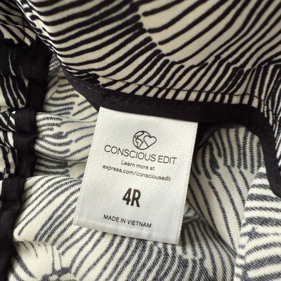 Black and White Floral Wide-Leg Pants - Picture 4 of 4